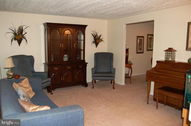 2408 Andorra Place Reston, VA 20191 - Photo 2 of 12 Living Room