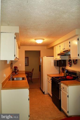 2408 Andorra Place Reston, VA 20191 - Photo 4 of 12 Kitchen