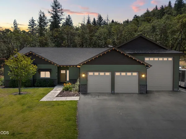 $845,000 | 125 McKenzie Ridge Road, Grants Pass, OR 97526