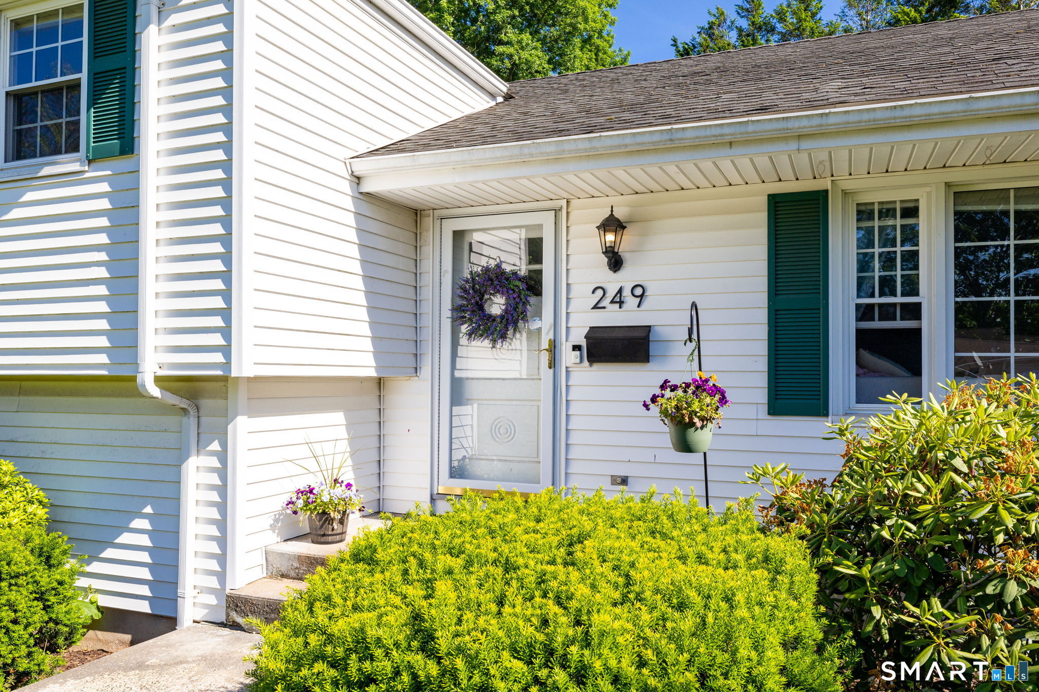 249 Dale Road Wethersfield, CT 06109 - Photo 4 of 36