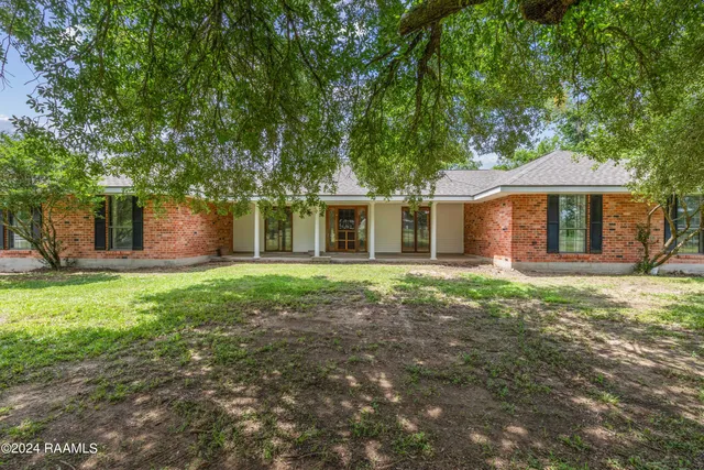 $359,000 | 664 Don Guilbeau Road, Arnaudville, LA 70512