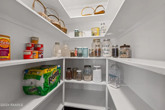 $359,000 | 664 Don Guilbeau Road, Arnaudville, LA 70512