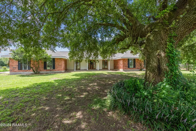 $359,000 | 664 Don Guilbeau Road, Arnaudville, LA 70512