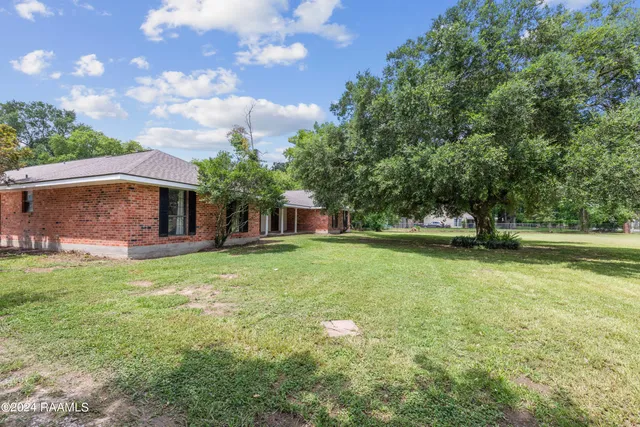 $359,000 | 664 Don Guilbeau Road, Arnaudville, LA 70512