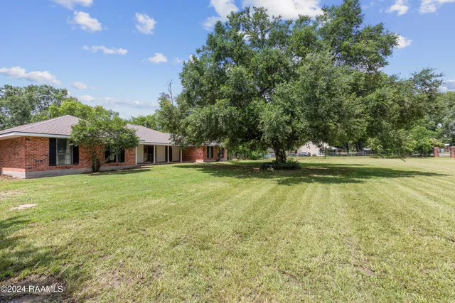 $359,000 | 664 Don Guilbeau Road, Arnaudville, LA 70512