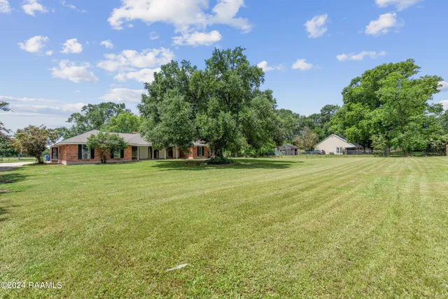 $359,000 | 664 Don Guilbeau Road, Arnaudville, LA 70512