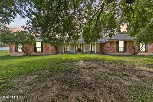 $359,000 | 664 Don Guilbeau Road, Arnaudville, LA 70512