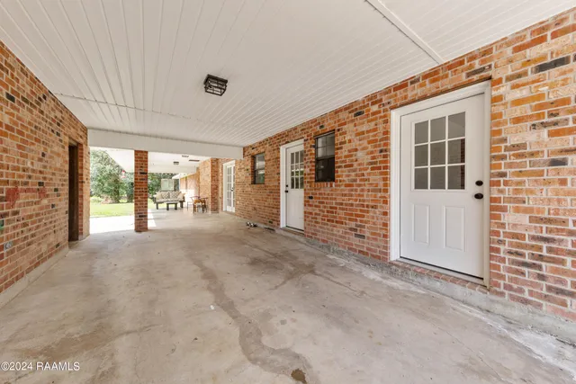 $359,000 | 664 Don Guilbeau Road, Arnaudville, LA 70512