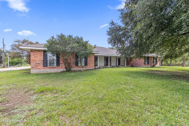 $359,000 | 664 Don Guilbeau Road, Arnaudville, LA 70512