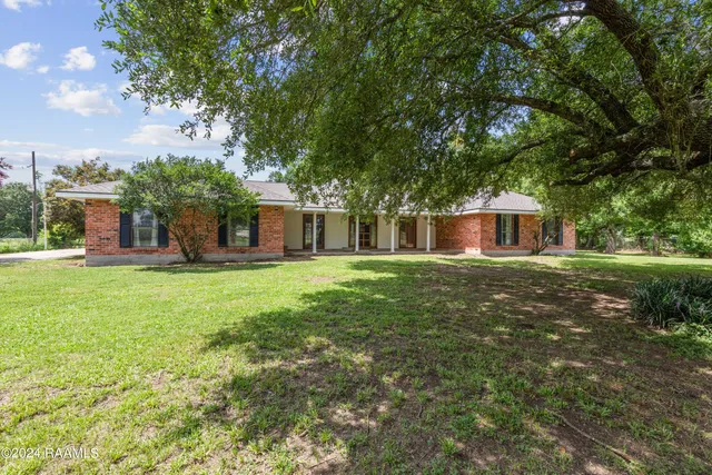 $359,000 | 664 Don Guilbeau Road, Arnaudville, LA 70512