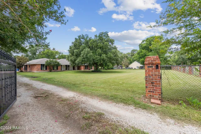 $359,000 | 664 Don Guilbeau Road, Arnaudville, LA 70512