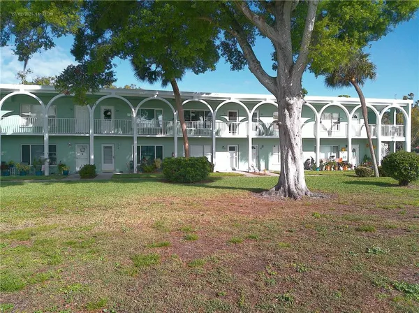 $1,375 | 2011 Australia Way West, Unit 36, Clearwater, FL 33763