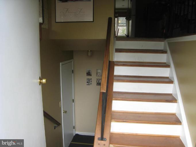 15416 Wembrough Street Silver Spring, MD 20905 - Photo 9 of 13 Entrance / Foyer
