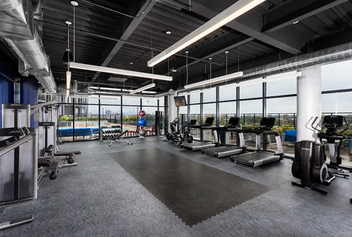 1025 West Addison Street, Unit 701 Chicago, IL 60613 - Photo 16 of 17 a view of a room with gym equipment
