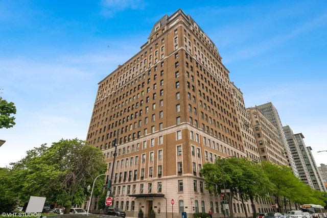 $1,065,000 | 3500 North Lake Shore Drive, Unit 3C, Chicago, IL 60657