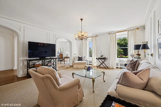 $1,065,000 | 3500 North Lake Shore Drive, Unit 3C, Chicago, IL 60657