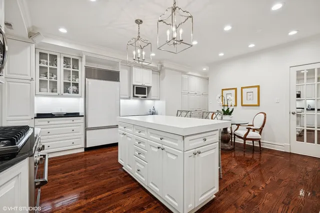 $1,065,000 | 3500 North Lake Shore Drive, Unit 3C, Chicago, IL 60657