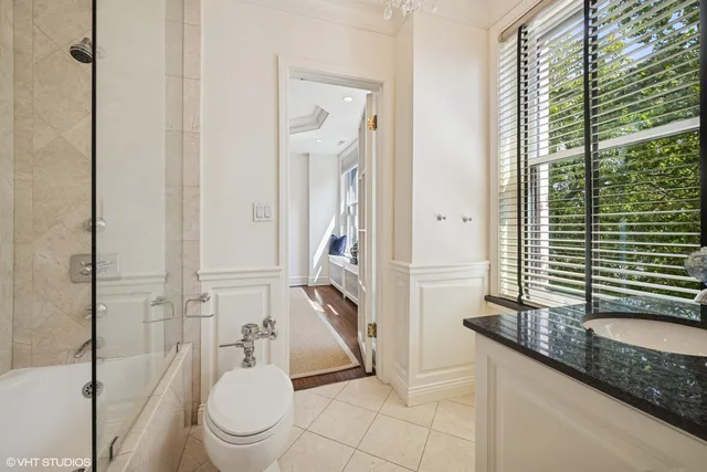 $1,065,000 | 3500 North Lake Shore Drive, Unit 3C, Chicago, IL 60657