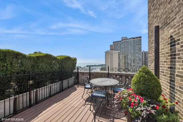 $1,065,000 | 3500 North Lake Shore Drive, Unit 3C, Chicago, IL 60657