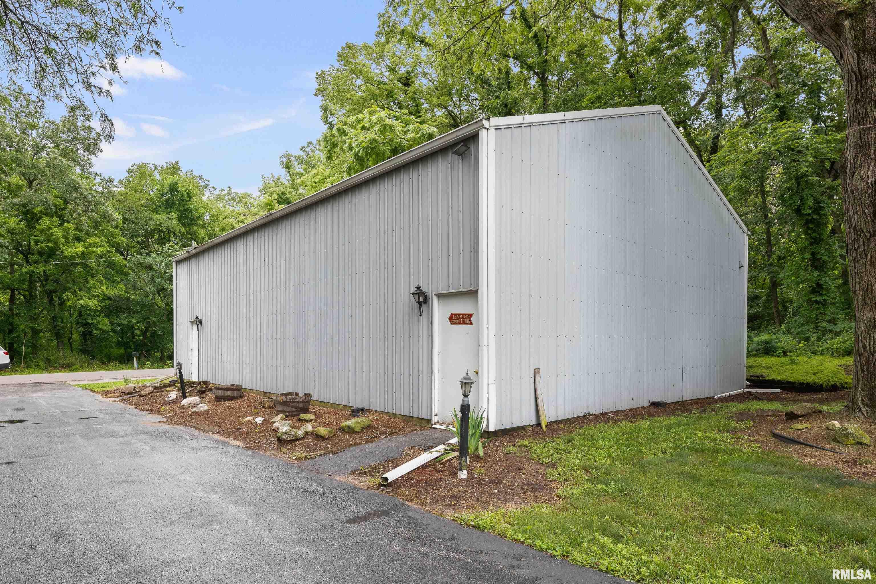 21116 River Road North Cordova, IL 61242 - Photo 16 of 44