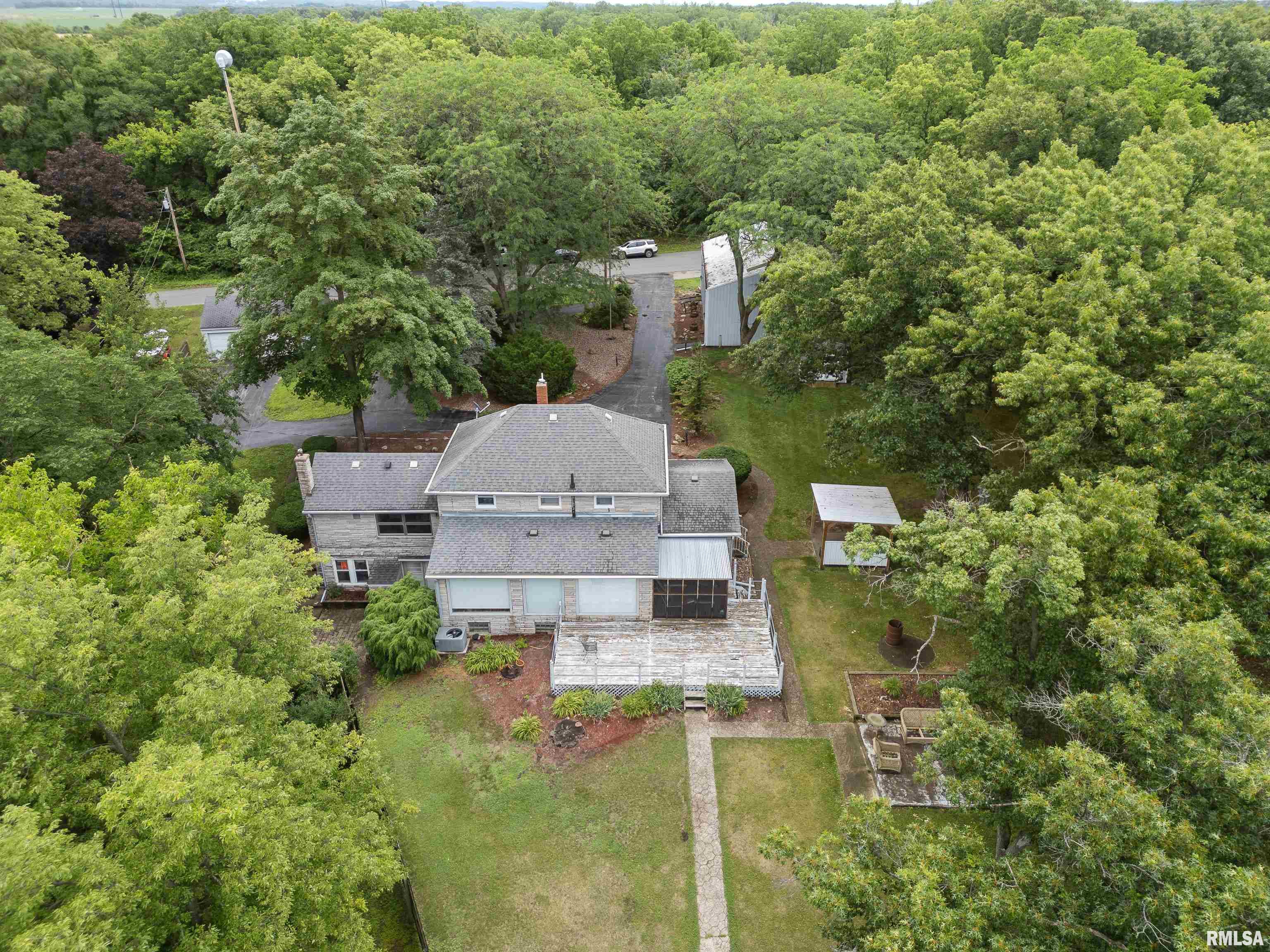 21116 River Road North Cordova, IL 61242 - Photo 6 of 44