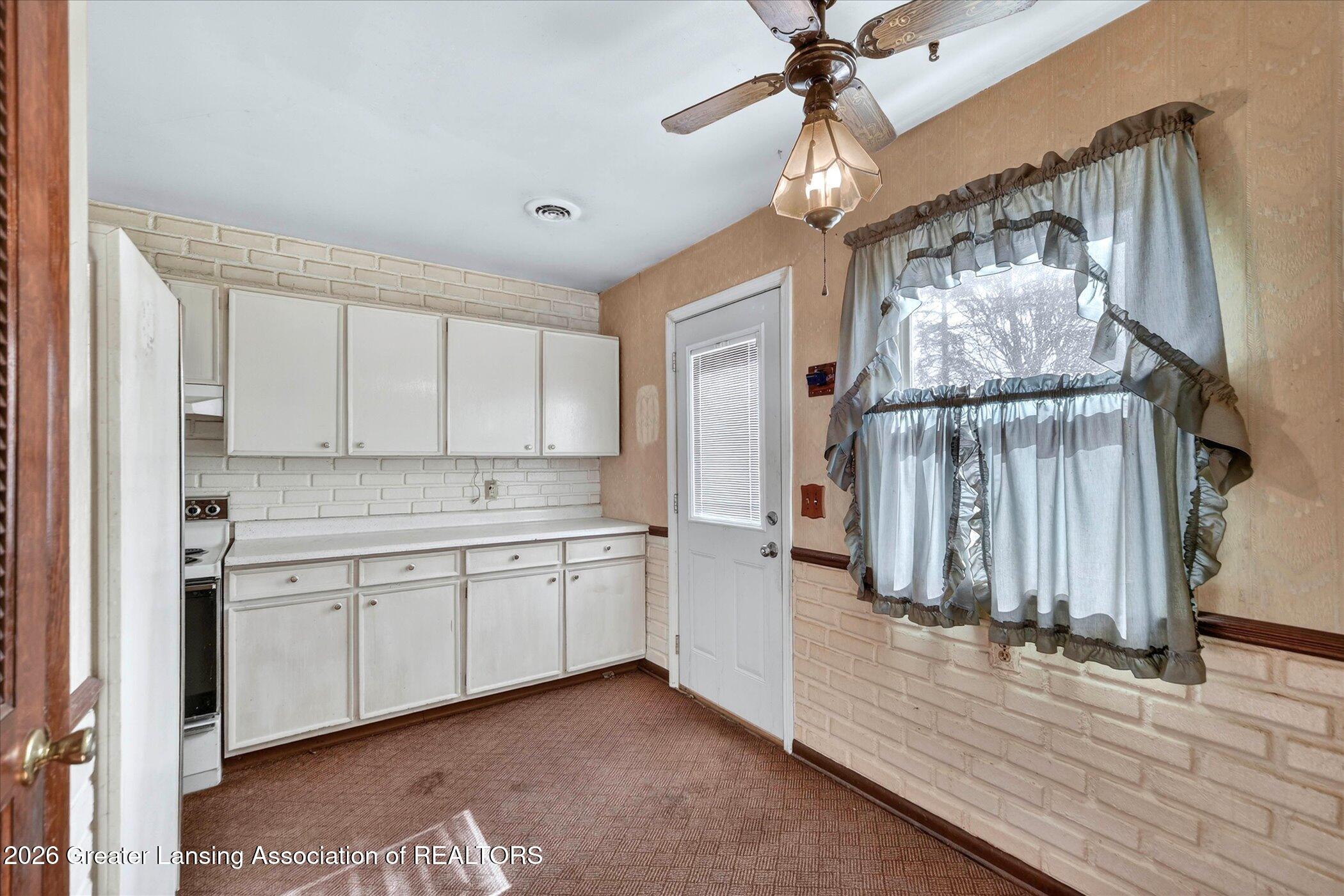 5129 Wexford Road Lansing, MI 48911 - Photo 10 of 24 10-5129-Wexford-Rd-Lansing-MI-48911-Wind