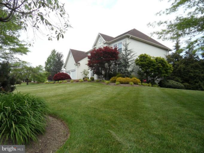 6101 Spring Meadow Lane Frederick, MD 21701 - Photo 2 of 18 Carpet of green