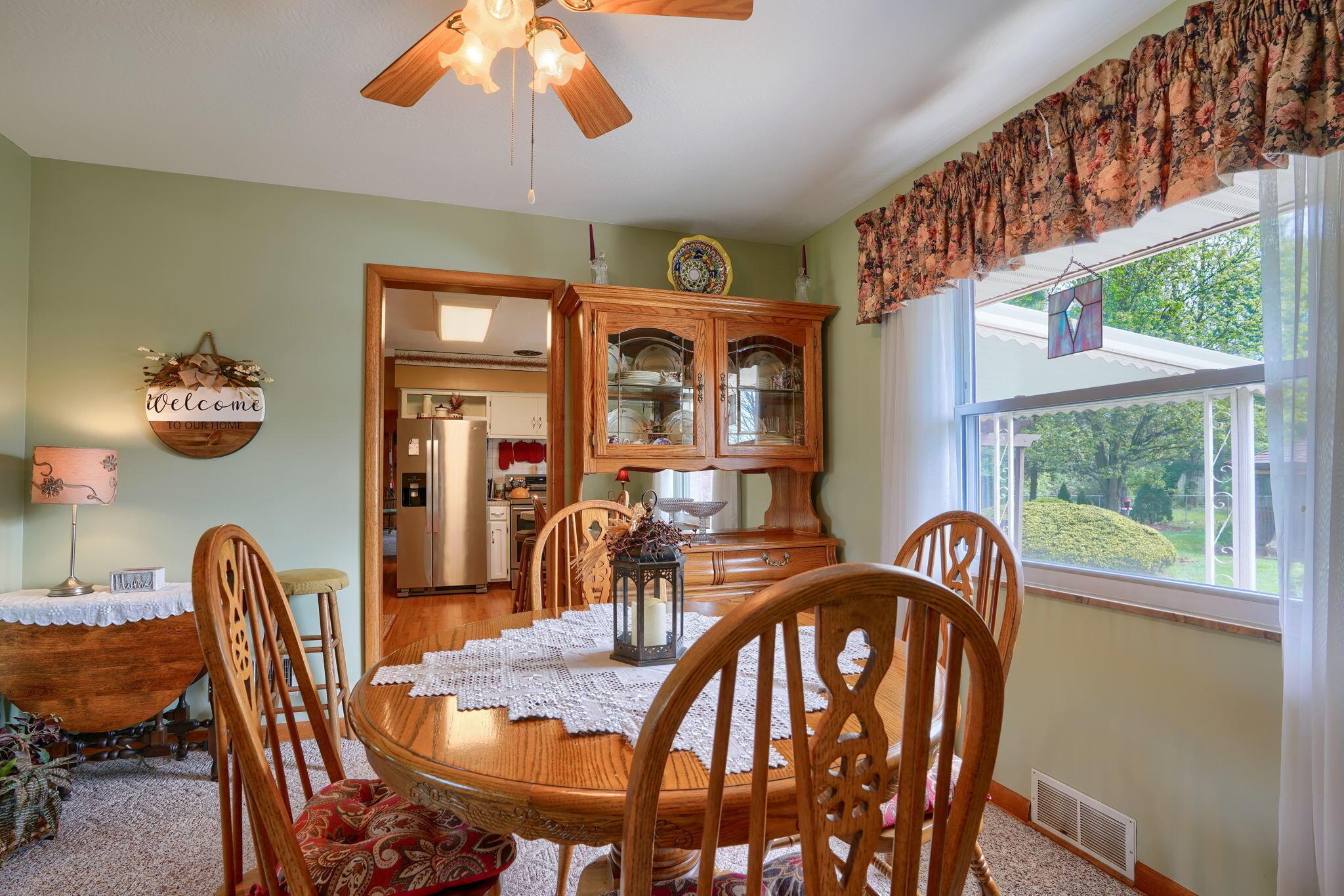 3586 South Hamilton Road Columbus, OH 43232 - Photo 19 of 57 dining area