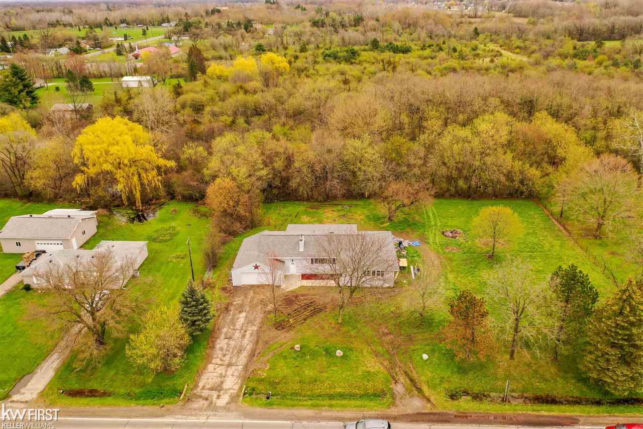 4065 South Genesee Road Grand Blanc, MI 48439 - Photo 3 of 38 50073077-2.JPG