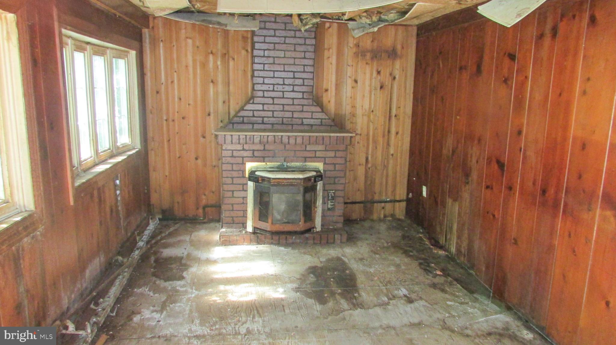 815 Seneca Park Road Middle River, MD 21220 - Photo 3 of 19 ENTRYWAY