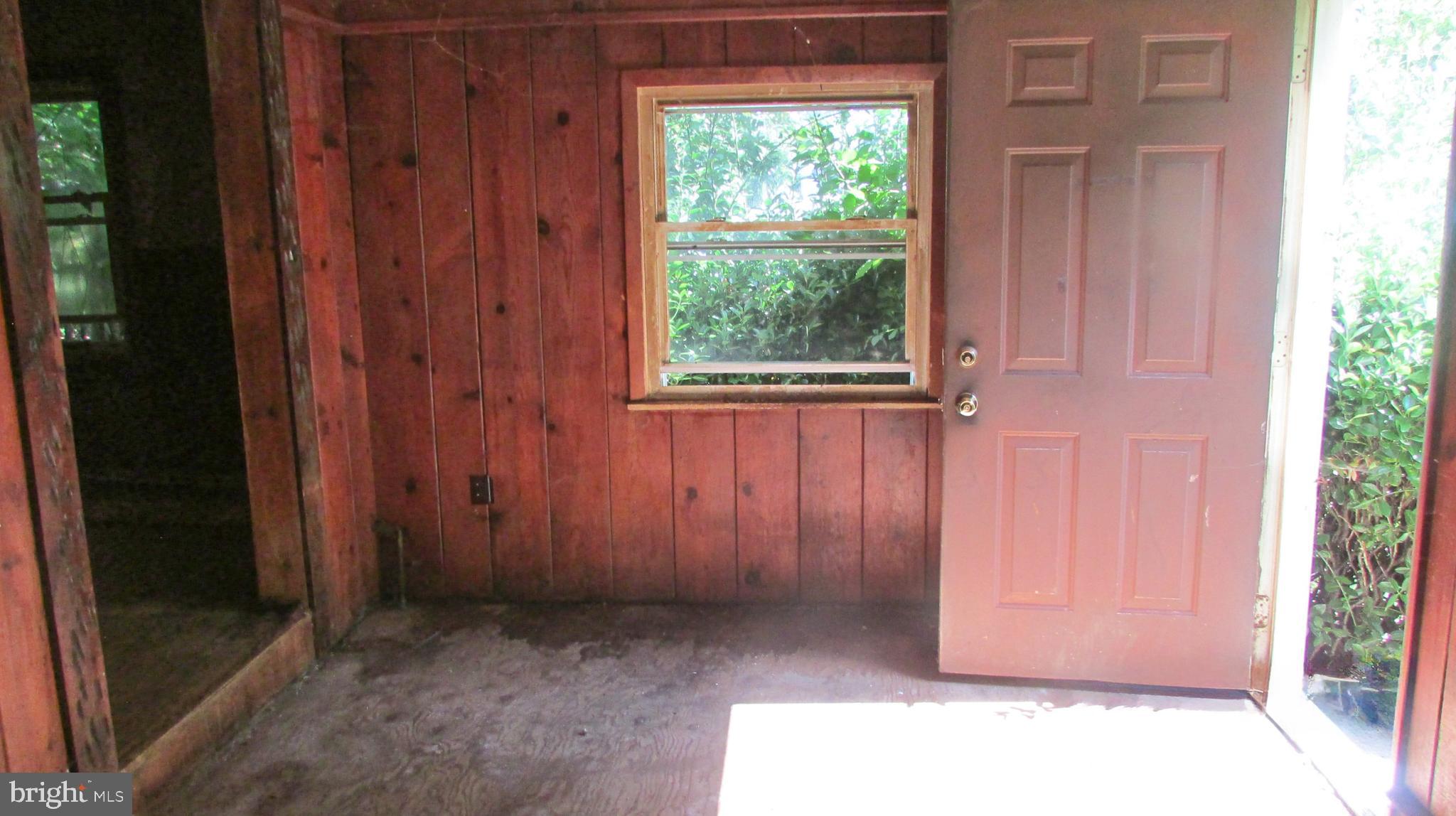 815 Seneca Park Road Middle River, MD 21220 - Photo 4 of 19 ENTRYWAY