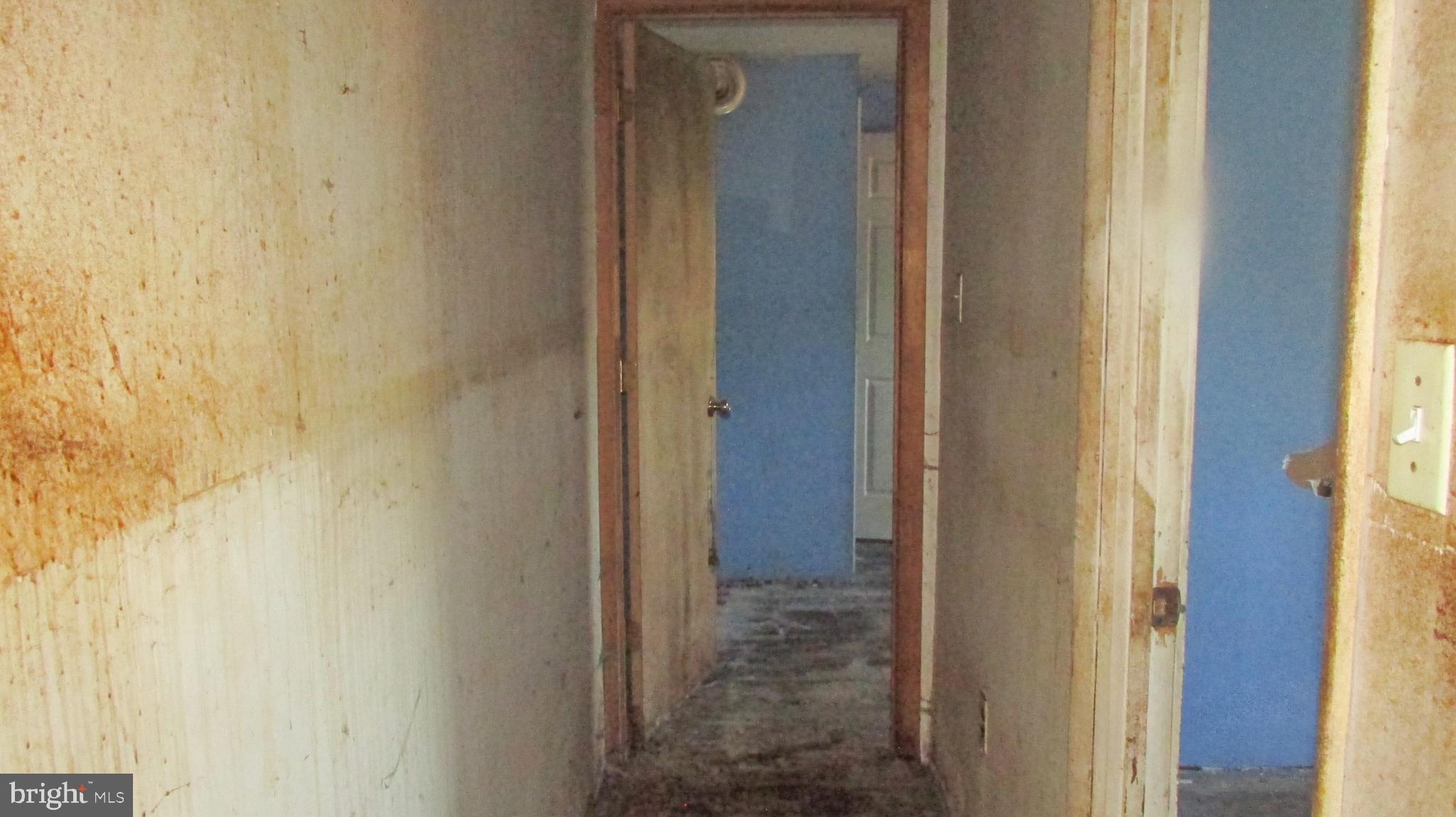815 Seneca Park Road Middle River, MD 21220 - Photo 6 of 19 HALLWAY