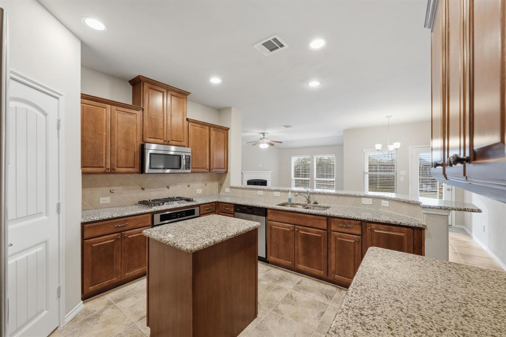 316 Rocky Pine Road McKinney, TX 75072 - Photo 9 of 33