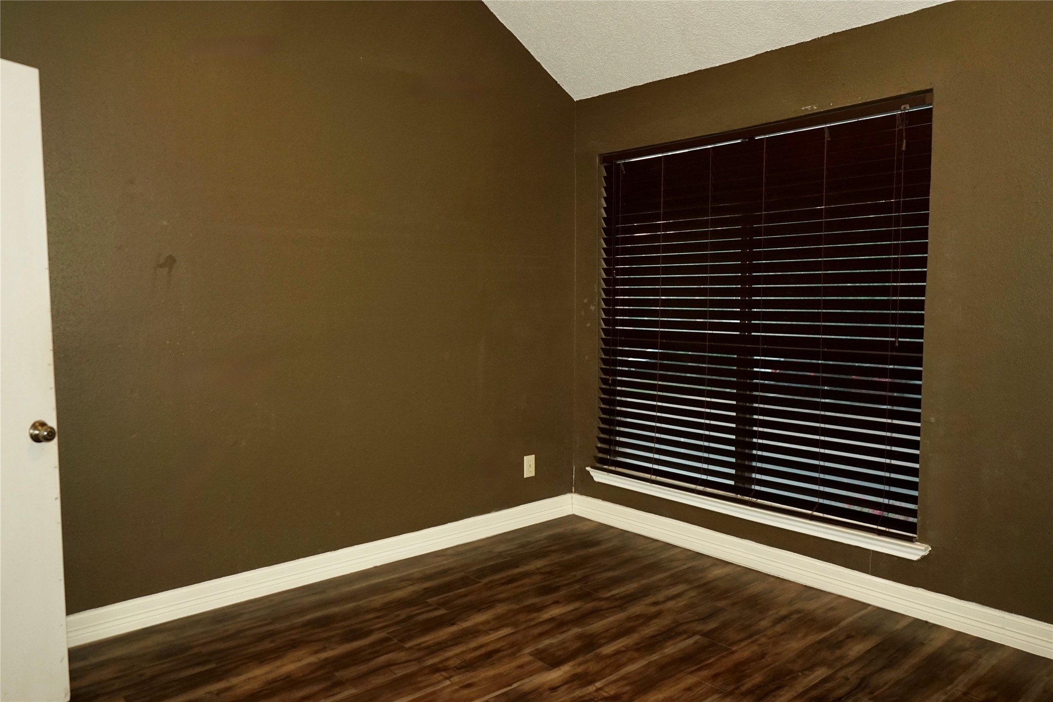 8275 Sands Point Drive, Unit 176 Houston, TX 77036 - Photo 16 of 31 a view of a room with wooden floor