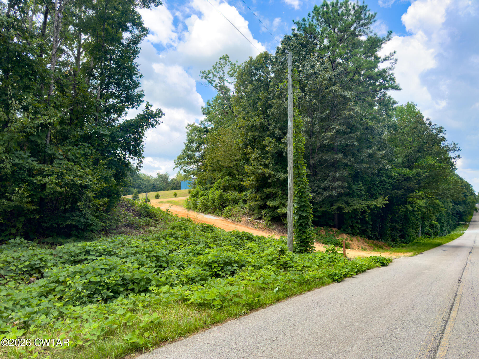 957 Holladay Road Parsons, TN 38363 - Photo 2 of 25 IMG_4088