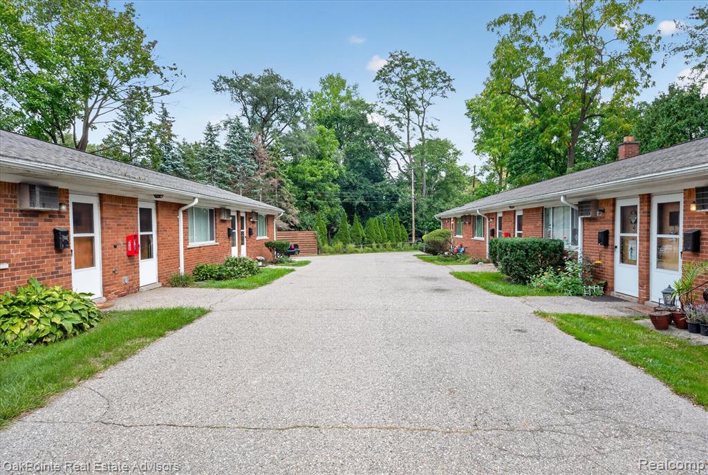 2328 Crooks Road Royal Oak, MI 48073 - Photo 3 of 18 Gallery Image 3