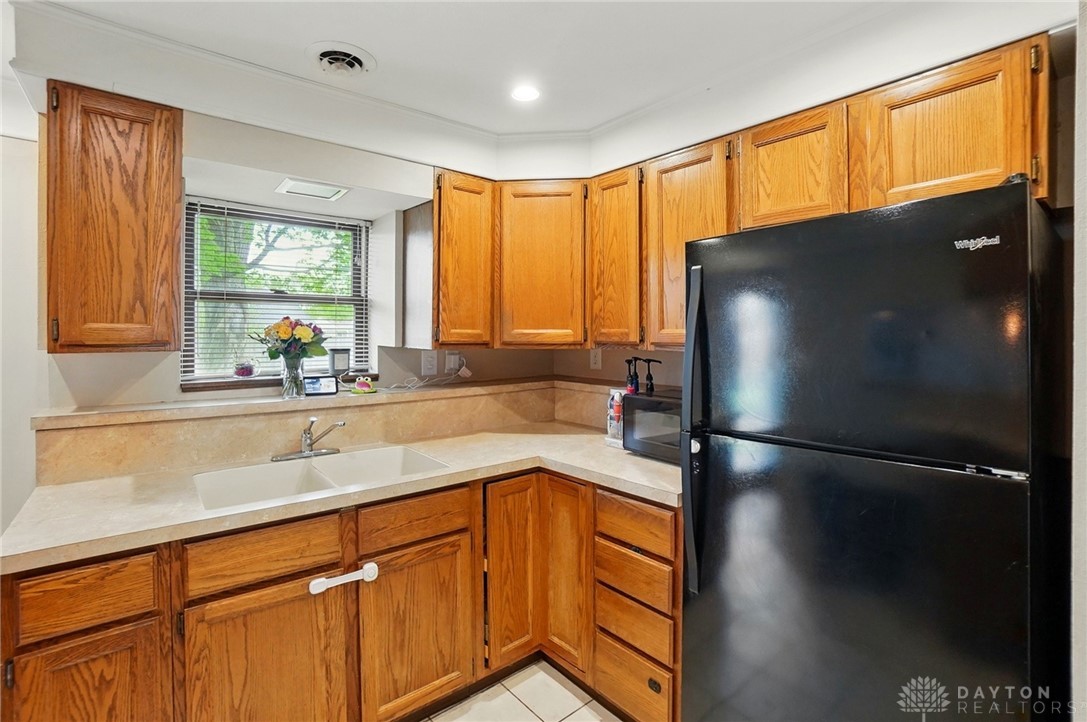 813 Kenosha Road Kettering, OH 45429 - Photo 11 of 20
