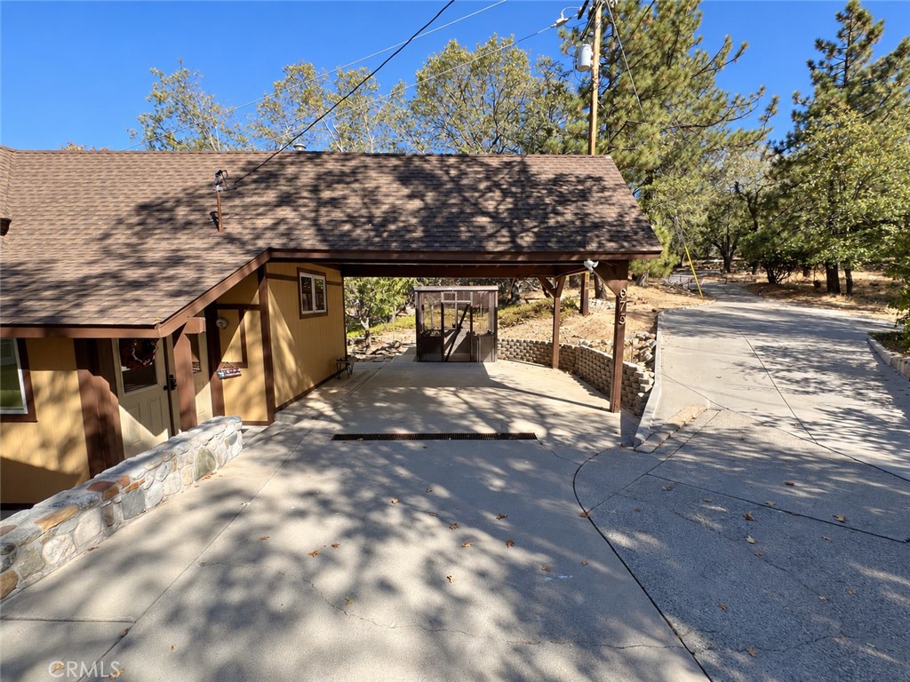 975 Hospital Road Lake Arrowhead, CA 92352 - Photo 63 of 67 Driveway