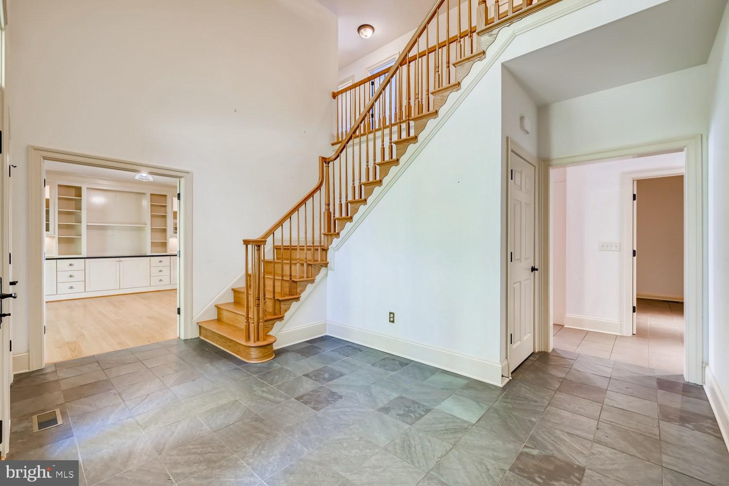 15801 Duncan Hill Road Sparks, MD 21152 - Photo 7 of 52 Front foyer