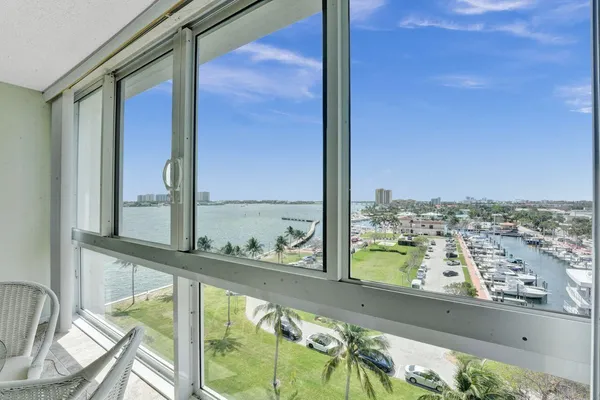 $409,900 | 301 Lake Shore Drive, Unit 809, Lake Park, FL 33403