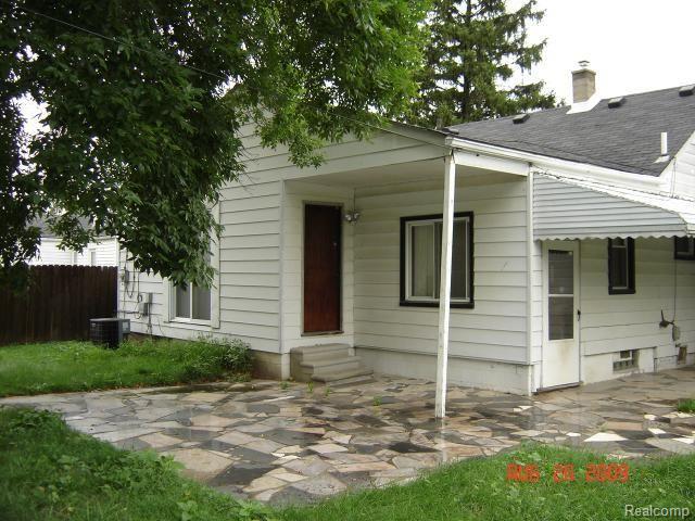 13114 Toepfer Road Warren, MI 48089 - Photo 10 of 12 BACKYARD