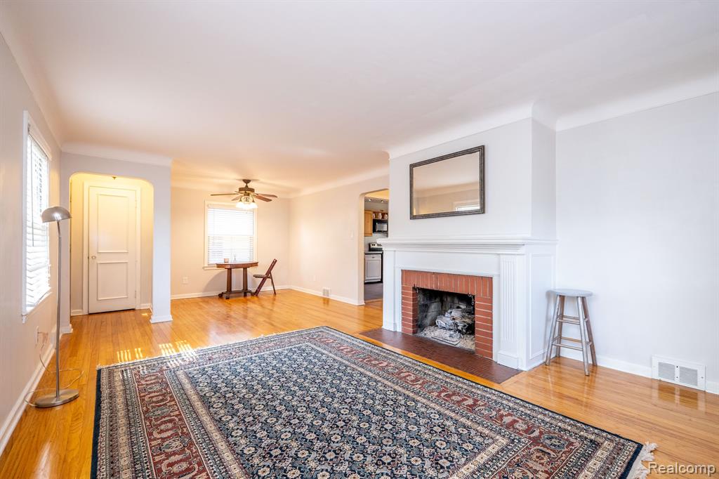 1776 Hampton Road Grosse Pointe Woods, MI 48236 - Photo 9 of 45