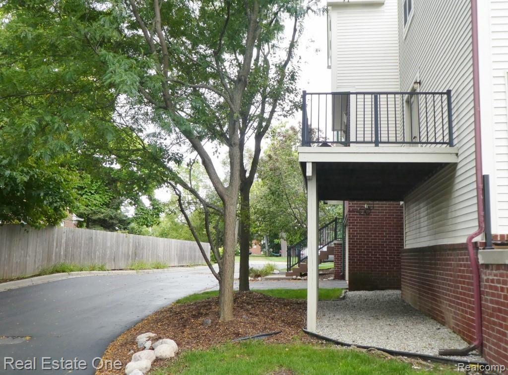 2660 Crooks Road Royal Oak, MI 48073 - Photo 3 of 33