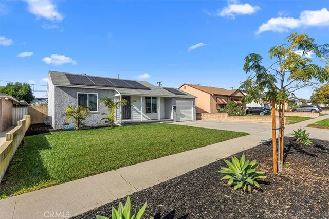 a view of a house with a backyard
