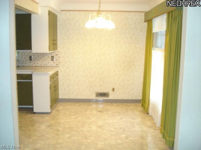 6126 Kelsey Road Parma, OH 44129 - Photo 8 of 18 Eat-in Kitchen