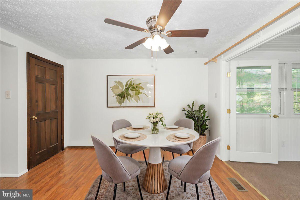 24224 Newbury Road Gaithersburg, MD 20882 - Photo 12 of 63 Virtually Staged Dining Room