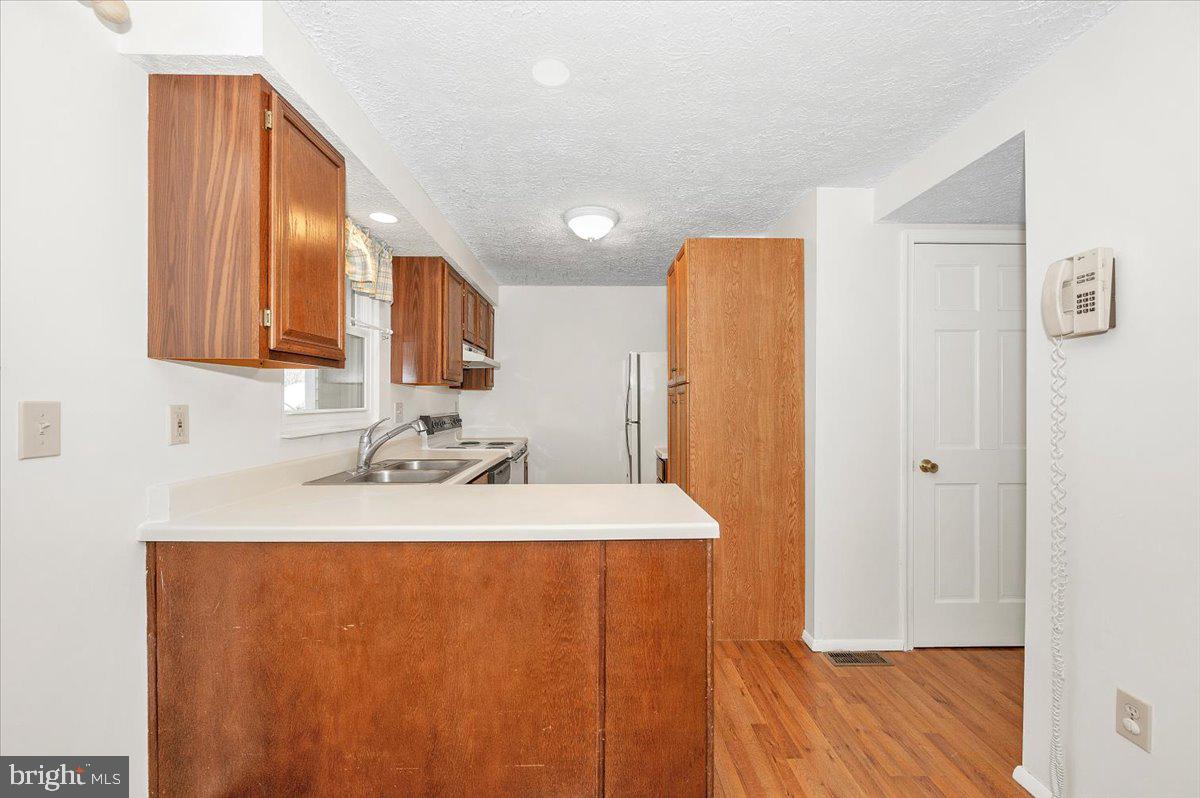 24224 Newbury Road Gaithersburg, MD 20882 - Photo 16 of 63 Kitchen