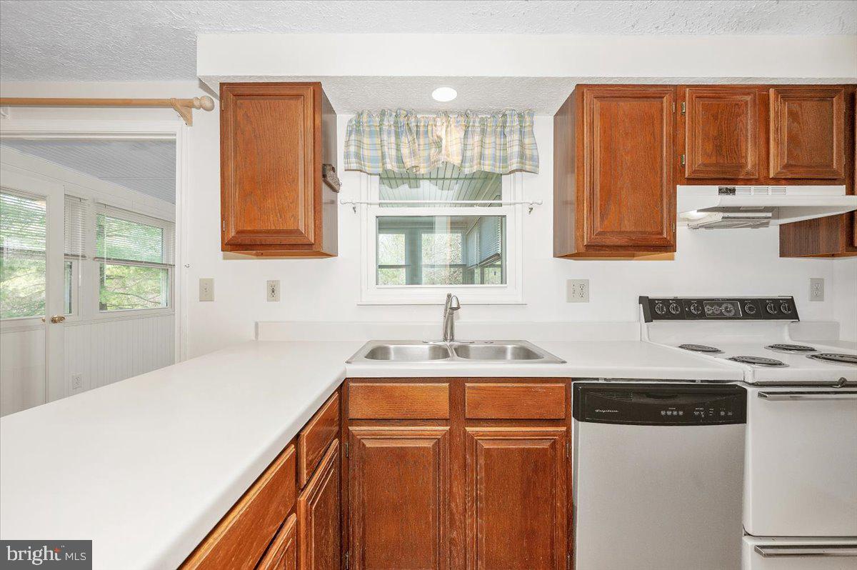 24224 Newbury Road Gaithersburg, MD 20882 - Photo 19 of 63 Kitchen