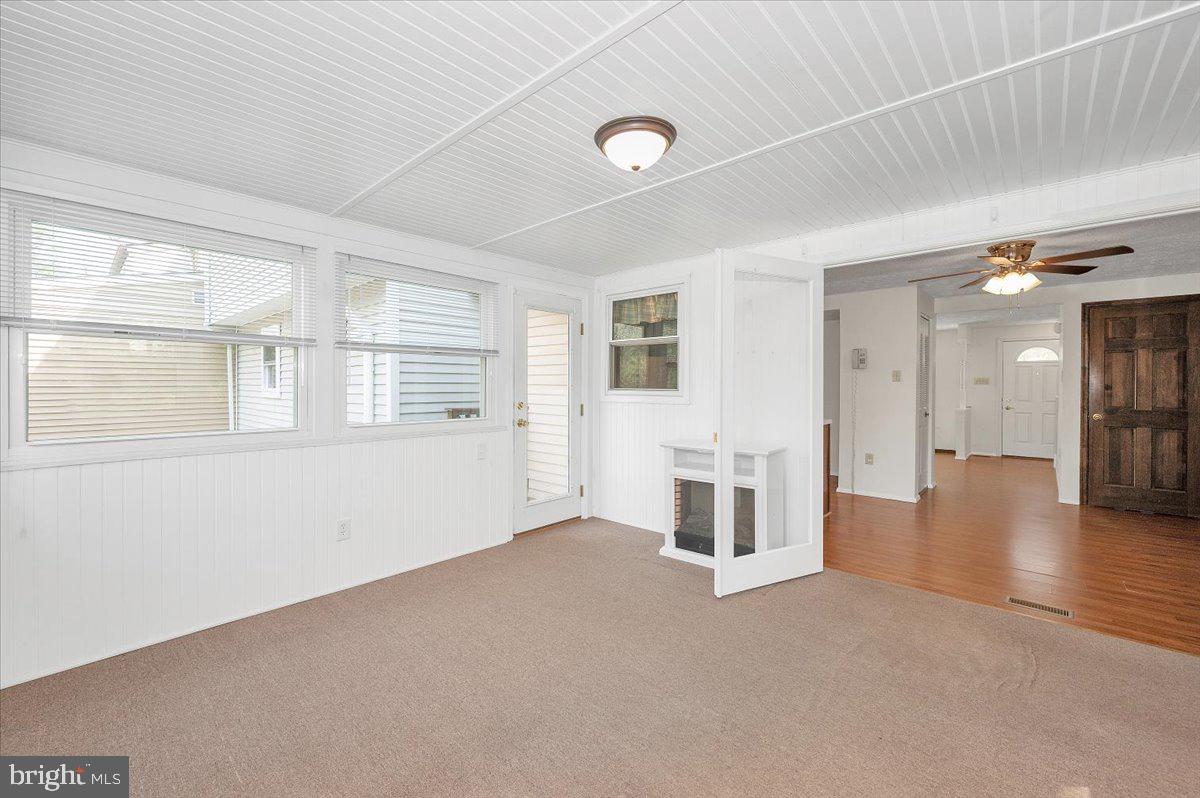 24224 Newbury Road Gaithersburg, MD 20882 - Photo 24 of 63 Sun Room