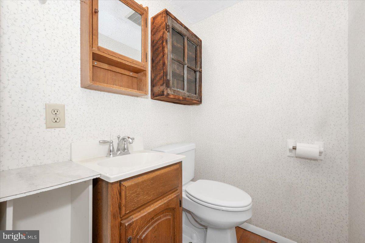 24224 Newbury Road Gaithersburg, MD 20882 - Photo 25 of 63 Half Bath